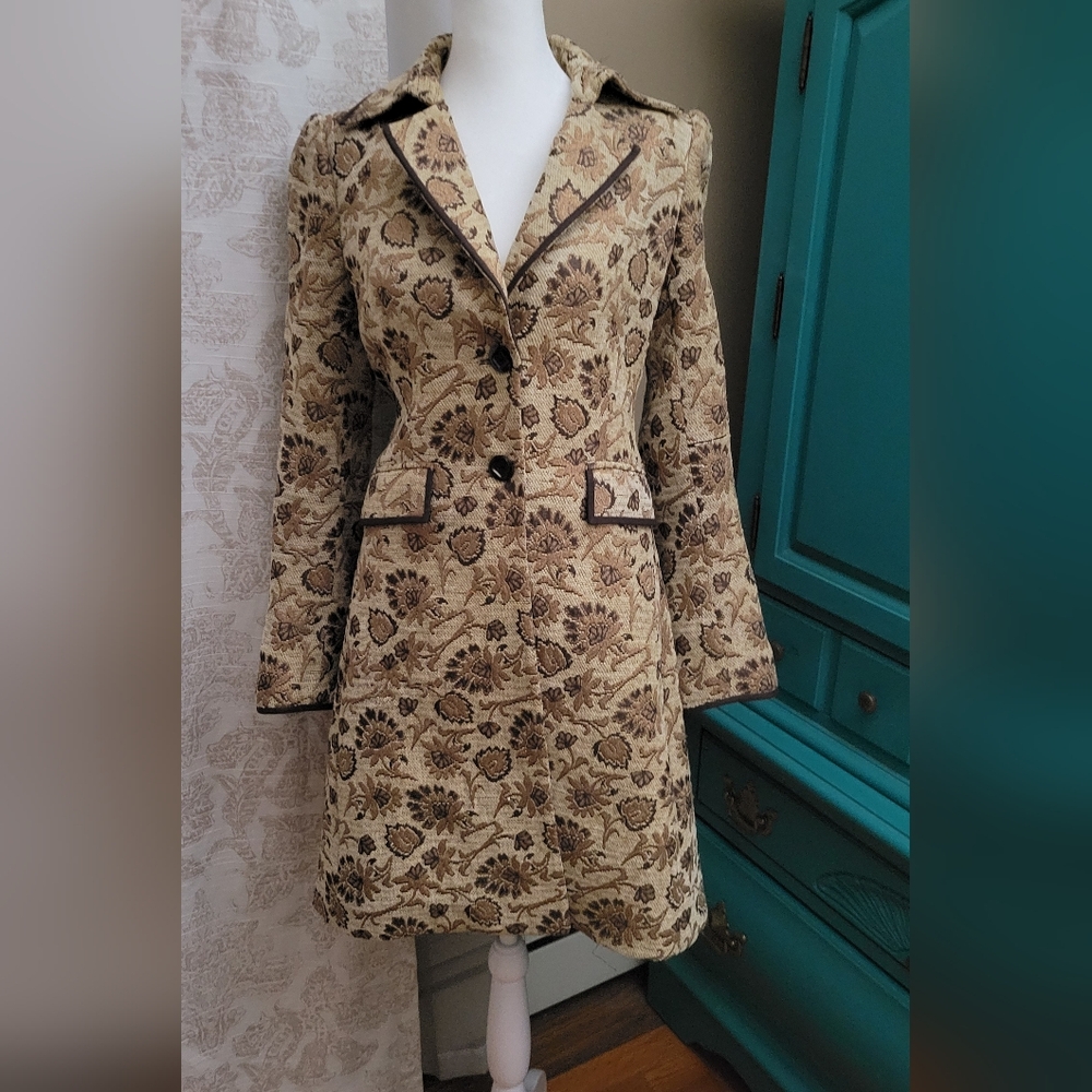 Women's Floral Brocade/Tapestry Coat - Beige Brown With Gold Accents